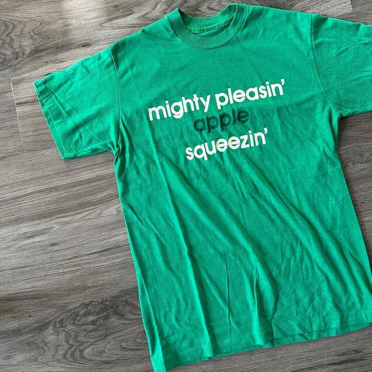 Vintage 80s Mighty Pleasin’ Apple Squeezin’ T-Shirt