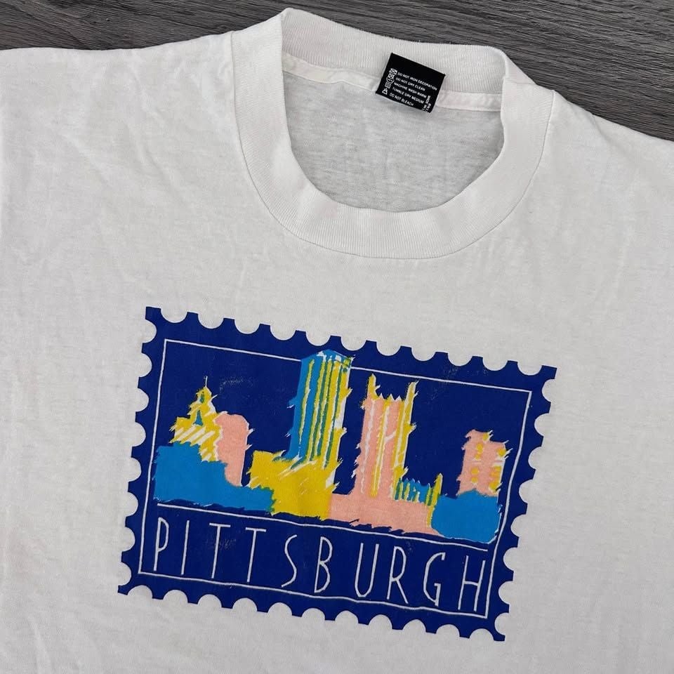 Vintage 90s Screen Stars Pittsburgh Skyline T-Shirt