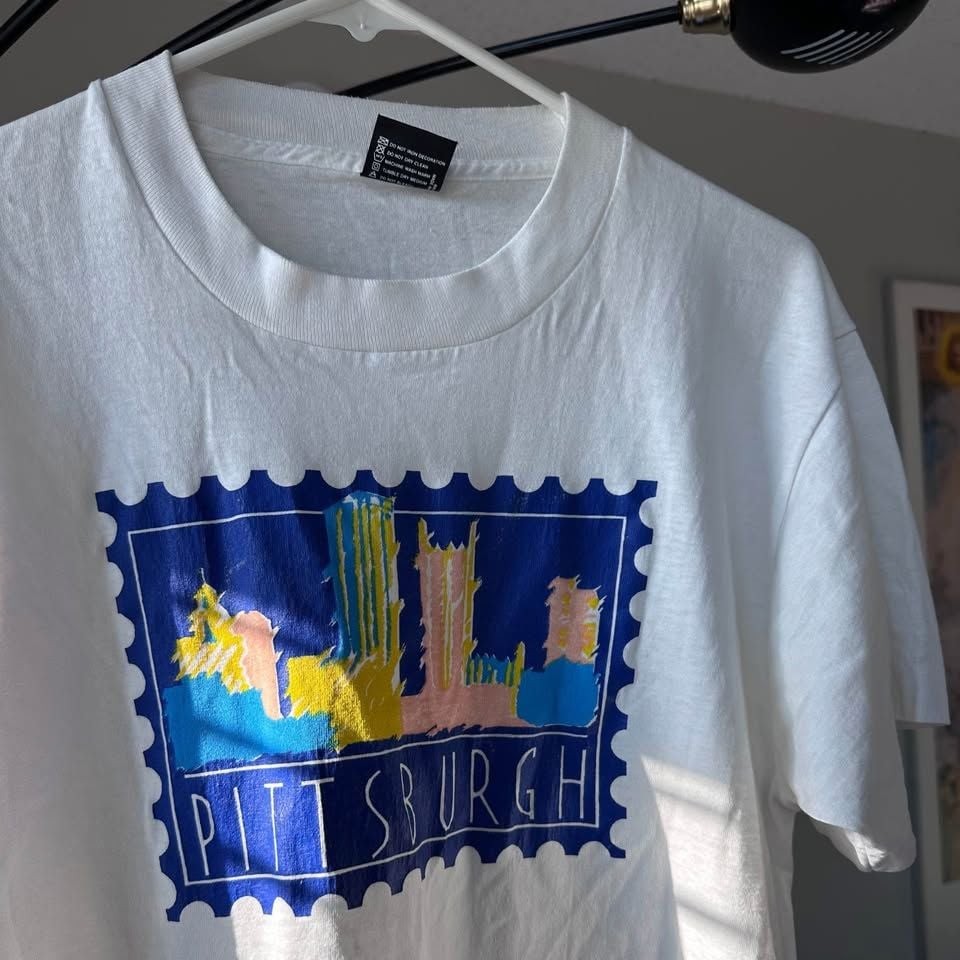 Vintage 90s Screen Stars Pittsburgh Skyline T-Shirt